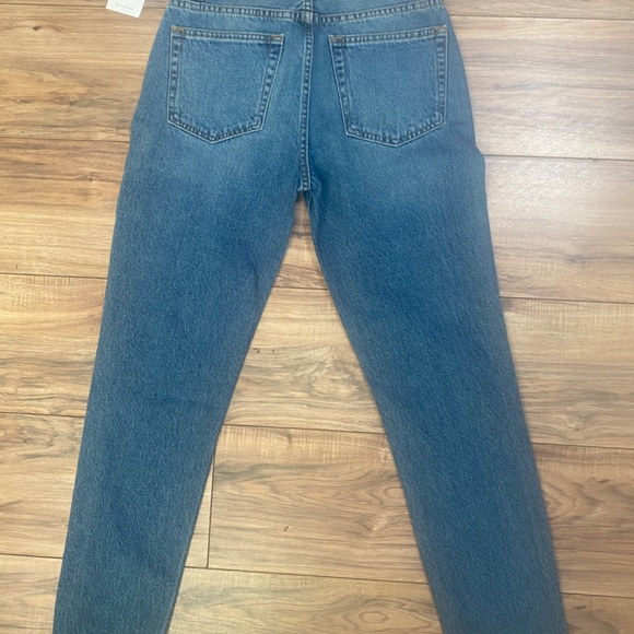 Boyish by her jeans - Picture 2 of 3